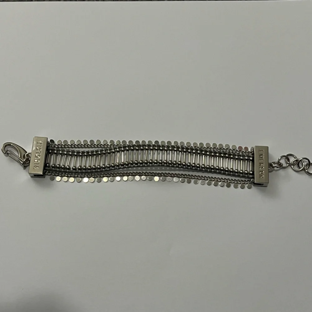 NWOT Victoria Emerson Layered Silver Clasp Bracelet - Picture 3 of 3